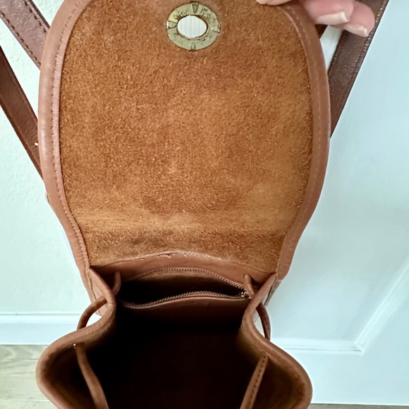 Coach vintage smooth leather turnlock, drawstring, small backpack, saddle color - Picture 9 of 11